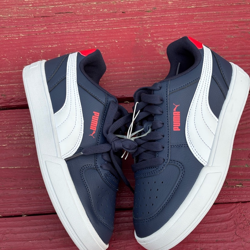 Puma Men's Dark Blue and White Sneakers